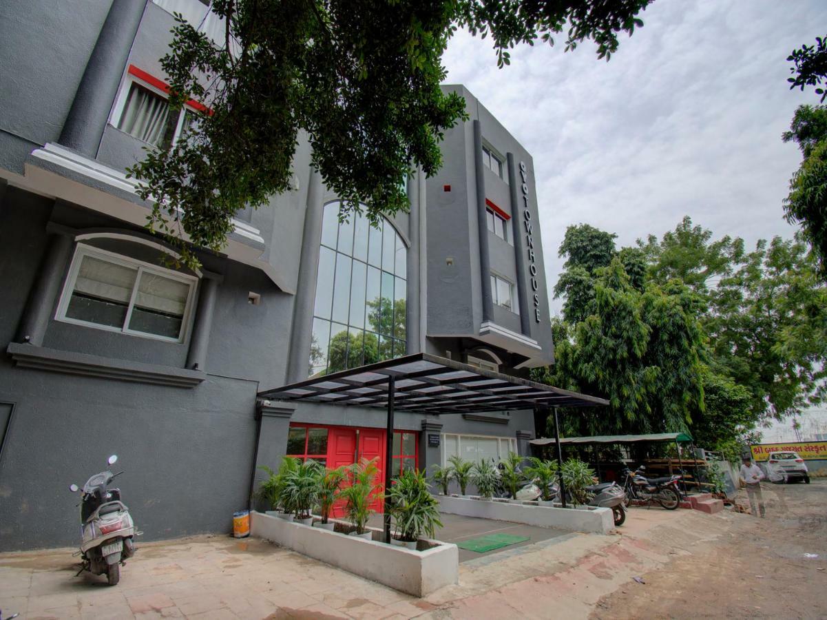 Hotel Oyo Townhouse 150 Shreyas Colony Ahmedabad Exterior foto