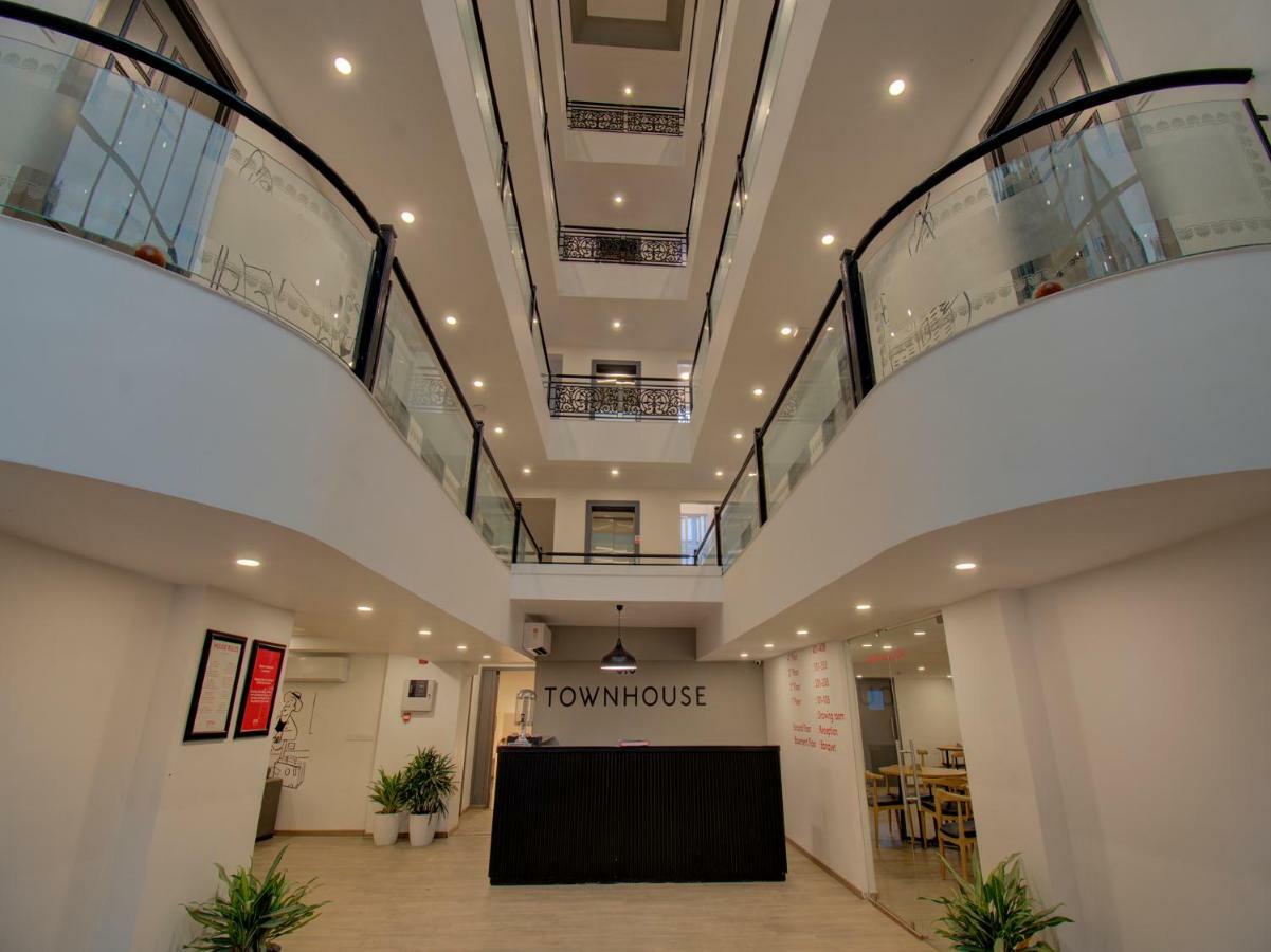 Hotel Oyo Townhouse 150 Shreyas Colony Ahmedabad Exterior foto