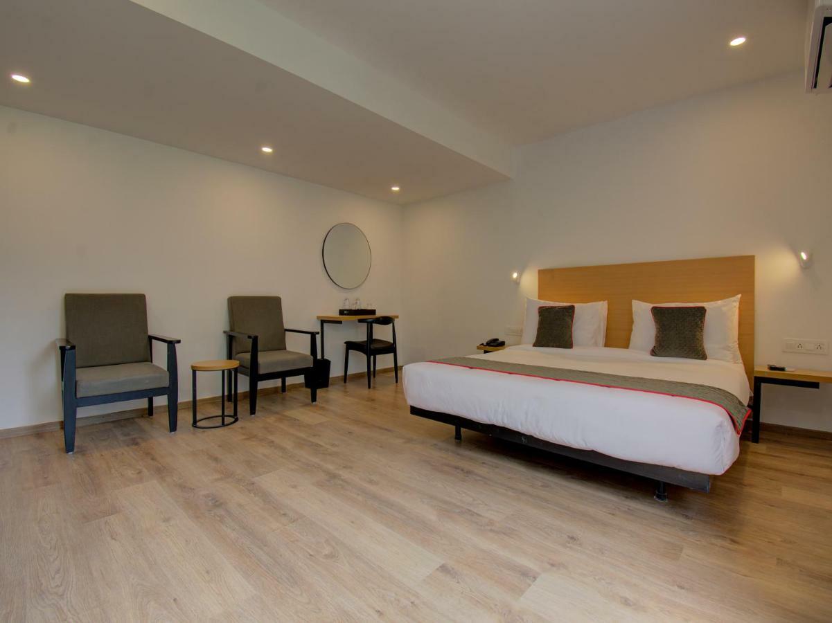Hotel Oyo Townhouse 150 Shreyas Colony Ahmedabad Exterior foto