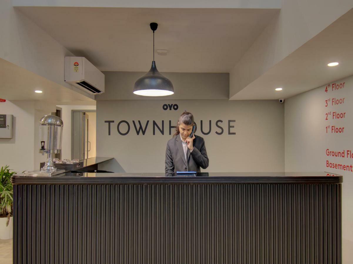 Hotel Oyo Townhouse 150 Shreyas Colony Ahmedabad Exterior foto